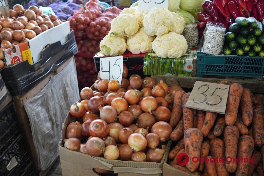 Картопля, гриби та калина: суботні ціни на одеському «Привозі»