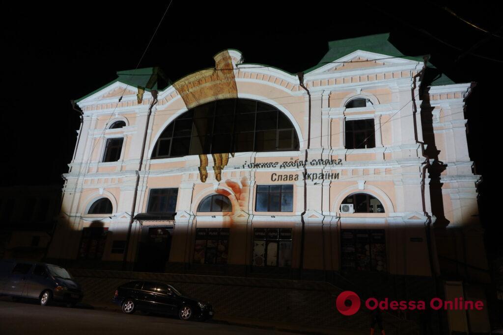 Украинский театр, Дом Русова и не только: швейцарский художник продолжает «раскрашивать» здания Одессы (фото)