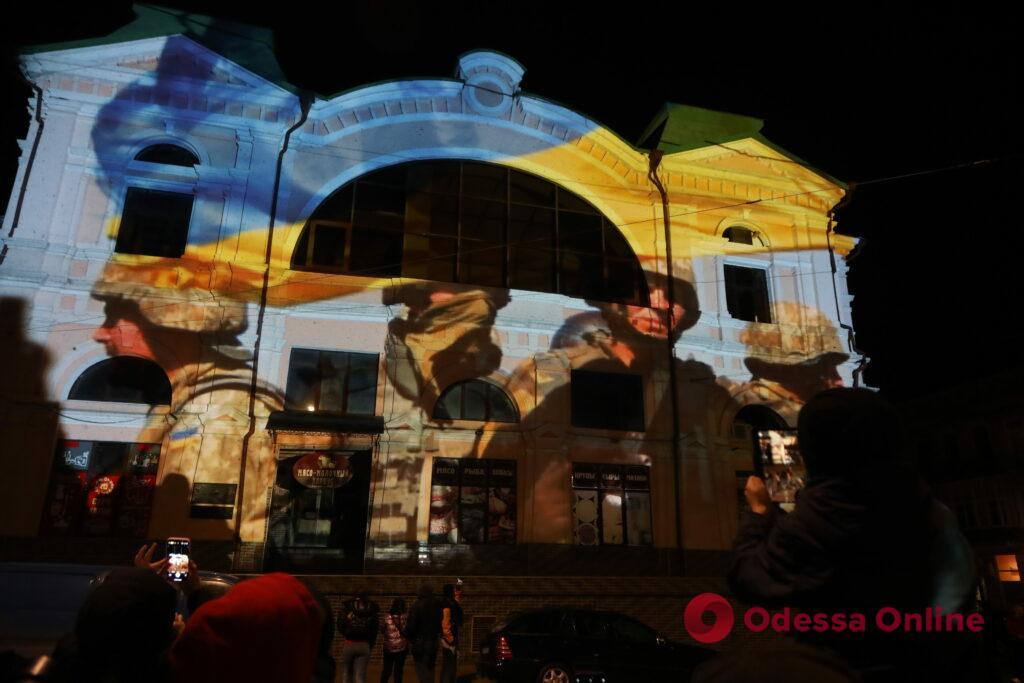 Украинский театр, Дом Русова и не только: швейцарский художник продолжает «раскрашивать» здания Одессы (фото)