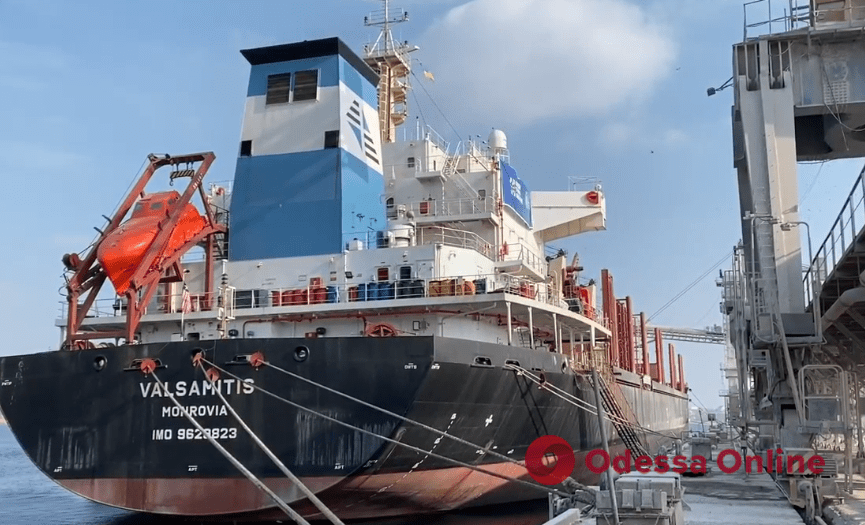 За выходные из портов Большой Одессы вышли 10 судов с агропродукцией