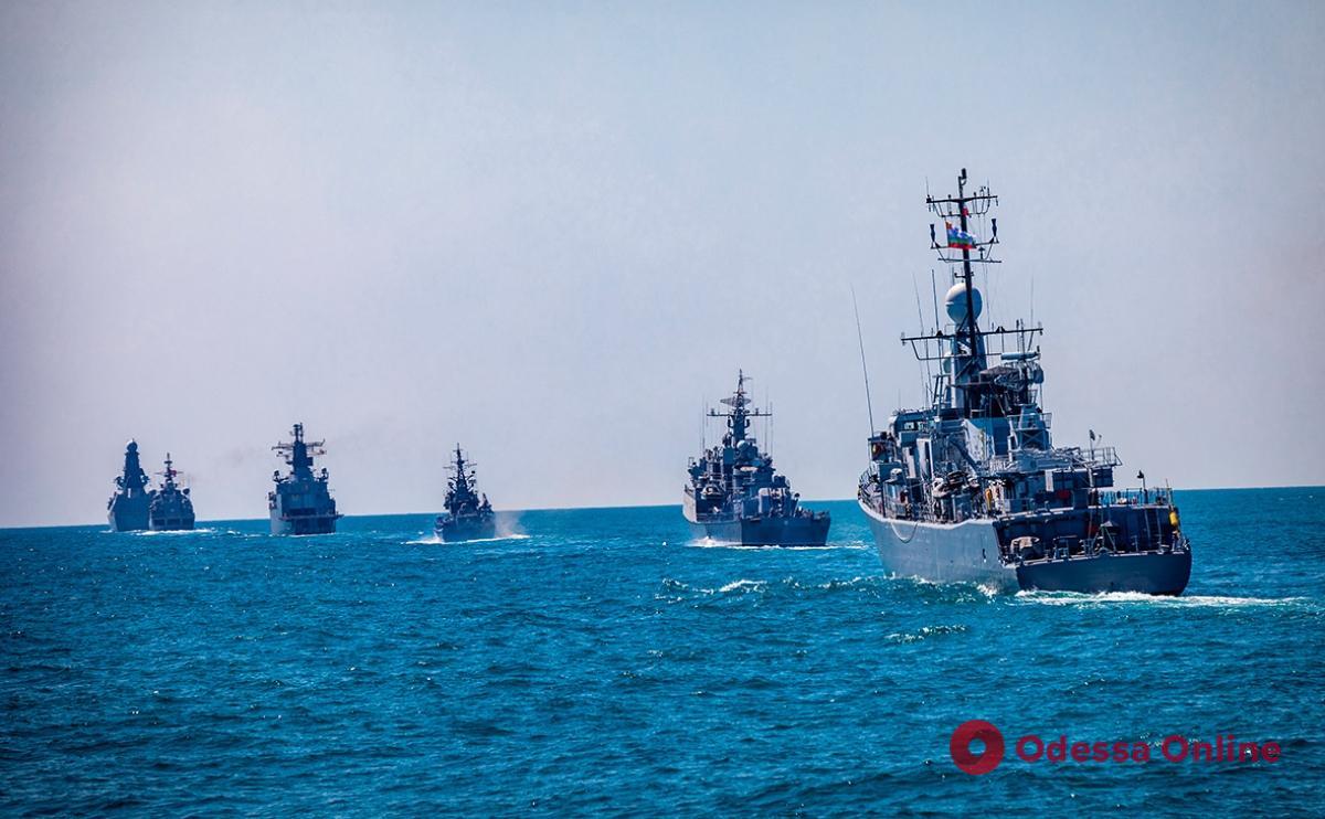 Россия вывела в Черное море 17 кораблей, среди который пять — ракетоносители