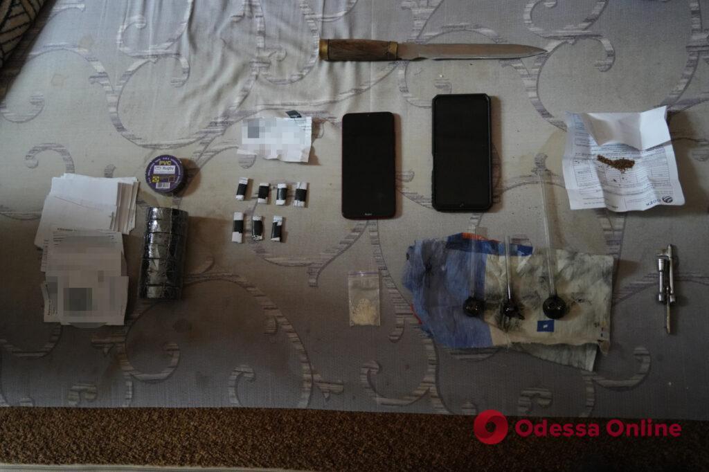 В Одессе рецидивист украл из купе пассажирского поезда телефон и сумку с документами