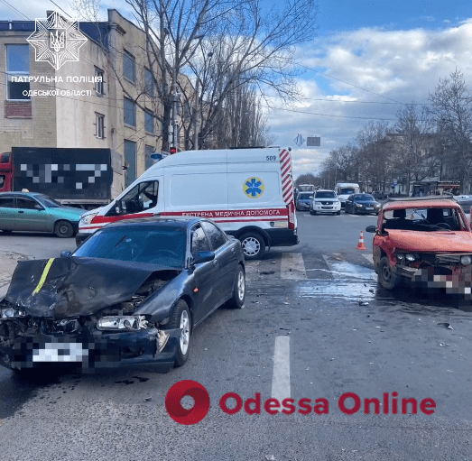 Одесса: в аварии на Столбовой пострадал водитель ВАЗа