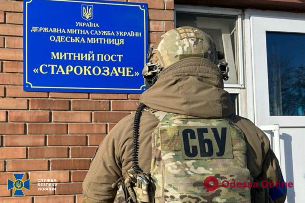 Сотрудников таможенных постов «Одесса-порт» и «Белгород-Днестровский» разоблачили на взятках
