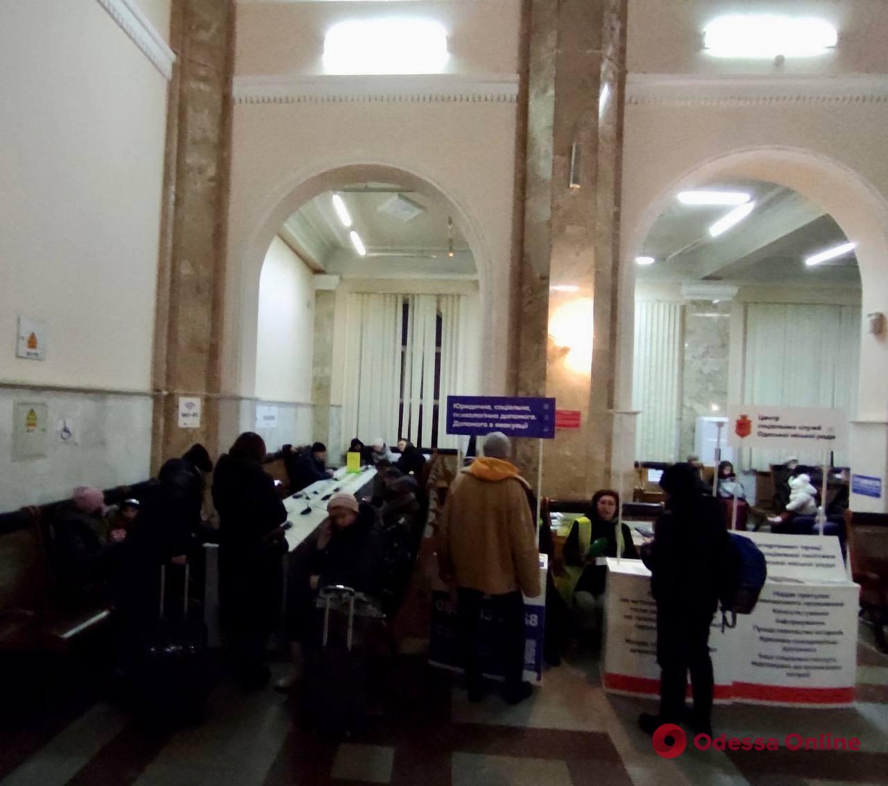 Одесский железнодорожный вокзал работает в штатном режиме