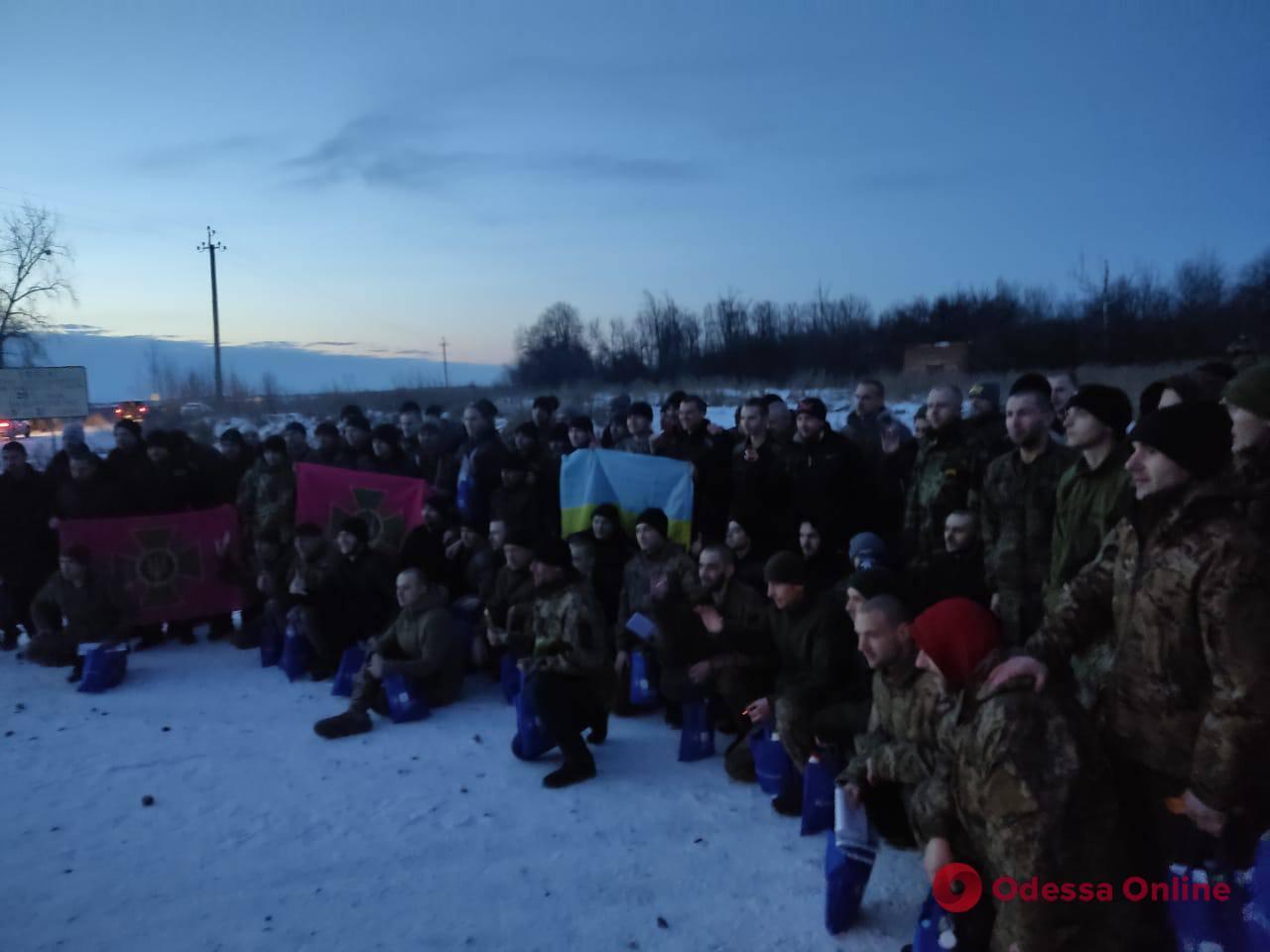 Украина вернула из российского плена 100 военных — среди них воины из «Азовстали»