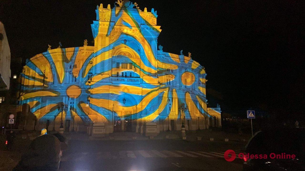 Швейцарский художник Герри Хофштеттер «раскрасил» здания Одессы (фото)