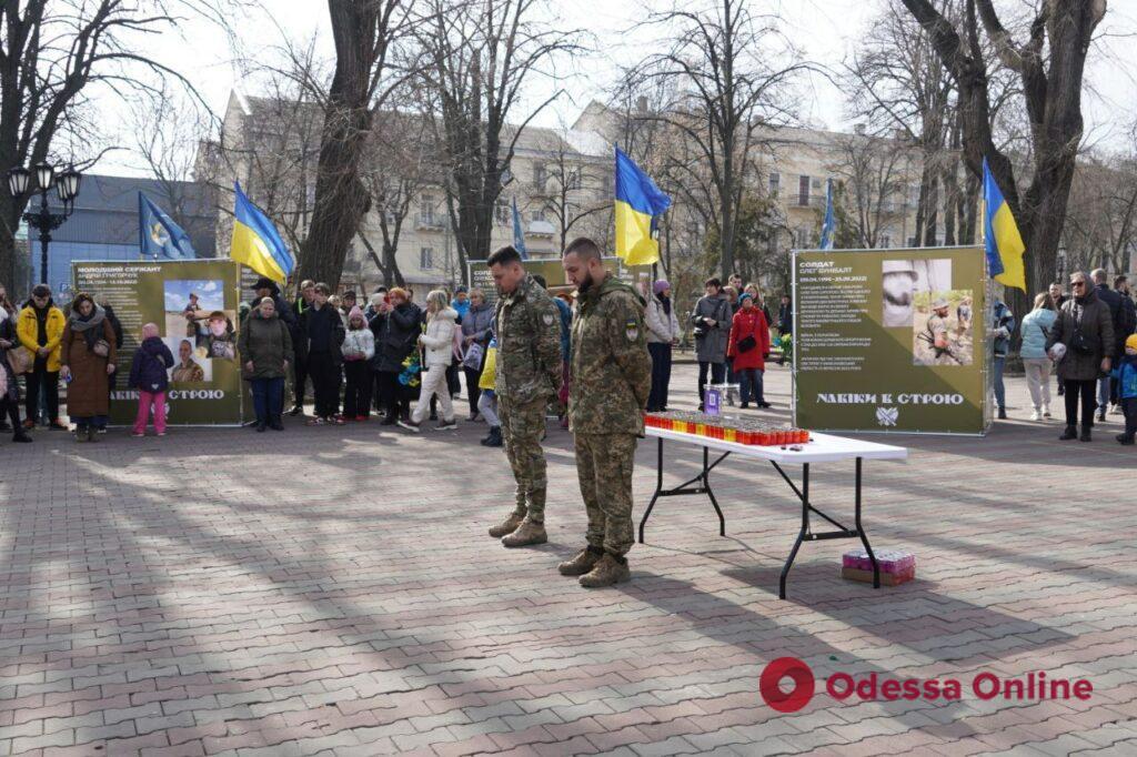 «Навіки в строю»: в Одесі відкрилася виставка, присвячена пам’яті загиблих добровольців 126-ї бригади ТрО