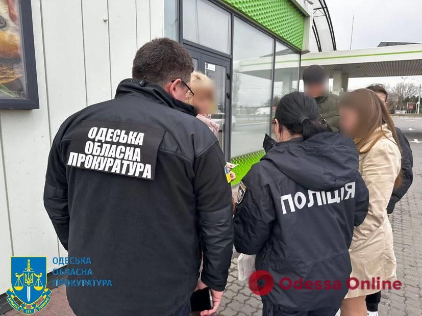 Одесса: двух служащих регистра судоходства Украины поймали на взятках