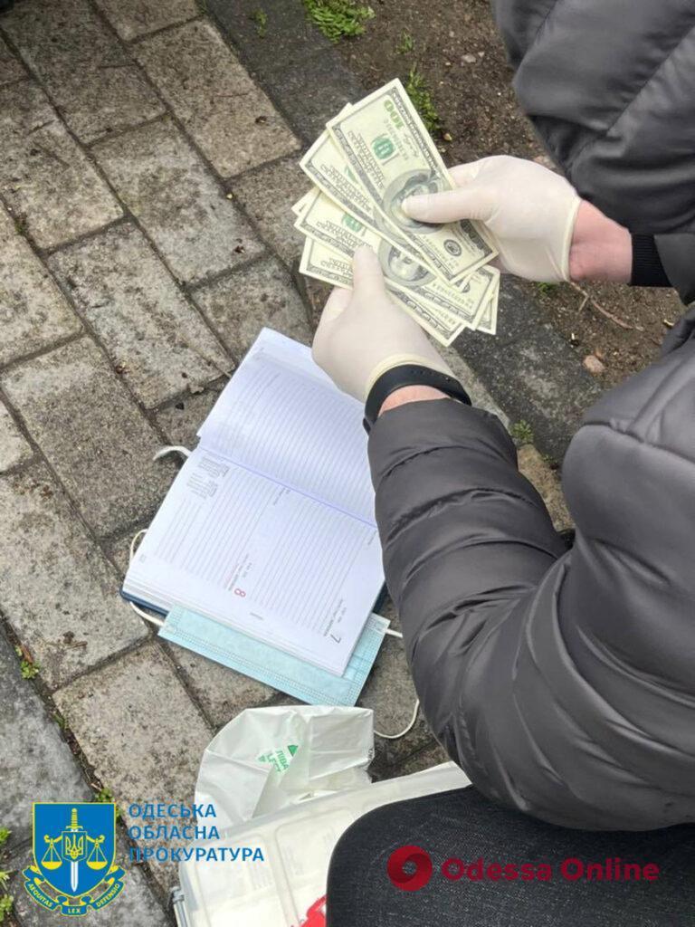 Чиновник Киевской райадминистрации Одессы попался на взятке в 500 долларов