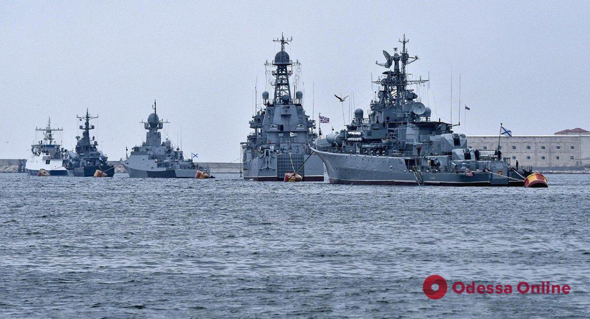 Війська рф вивели 6 кораблів у Чорне море, серед них – один ракетоносій