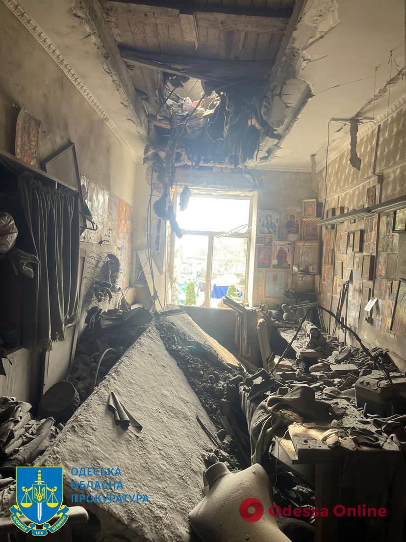 Поврежденная крыша и выбитые стекла: в прокуратуре показали последствия попадания российской ракеты по монастырю в Одессе (фото)