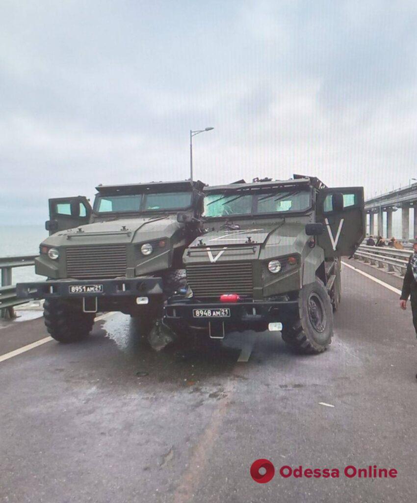 ГУР: оккупанты лишились пяти бронеавтомобилей на Крымском мосту