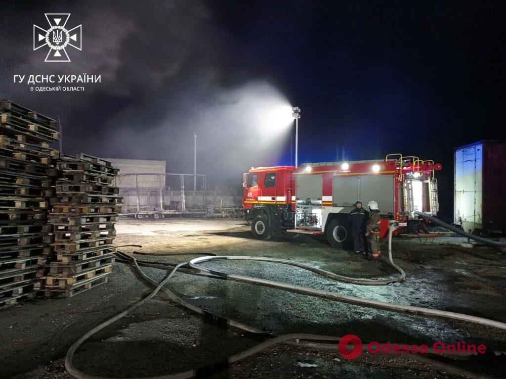 Ночью в Белгороде-Днестровском произошел пожар в складском помещении