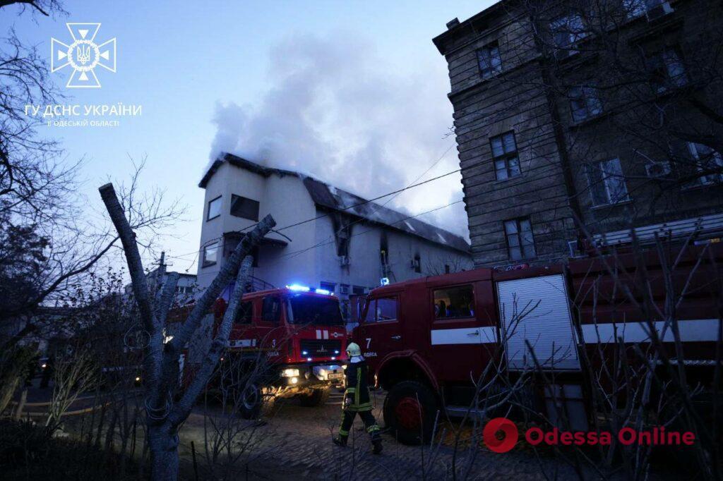 В Одессе горела гостиница, есть пострадавший