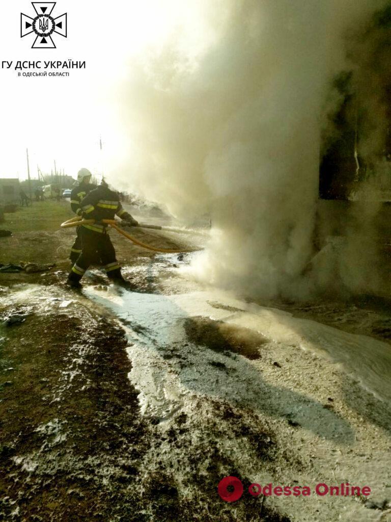 В Одесской области сгорела фура (фото)