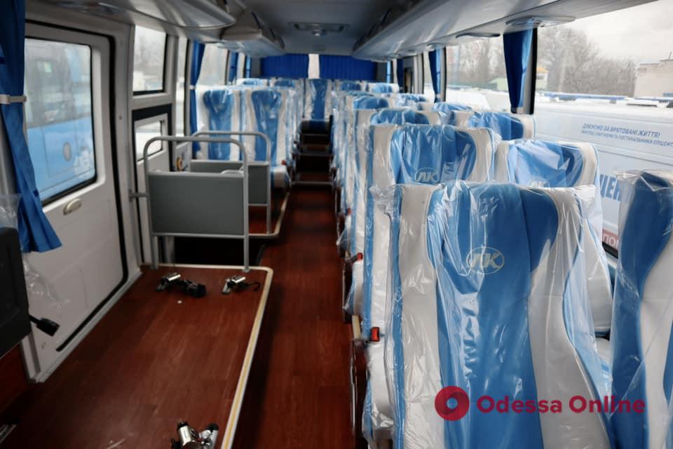 Медики Одещини отримали автобуси для проведення вакцинальної кампанії