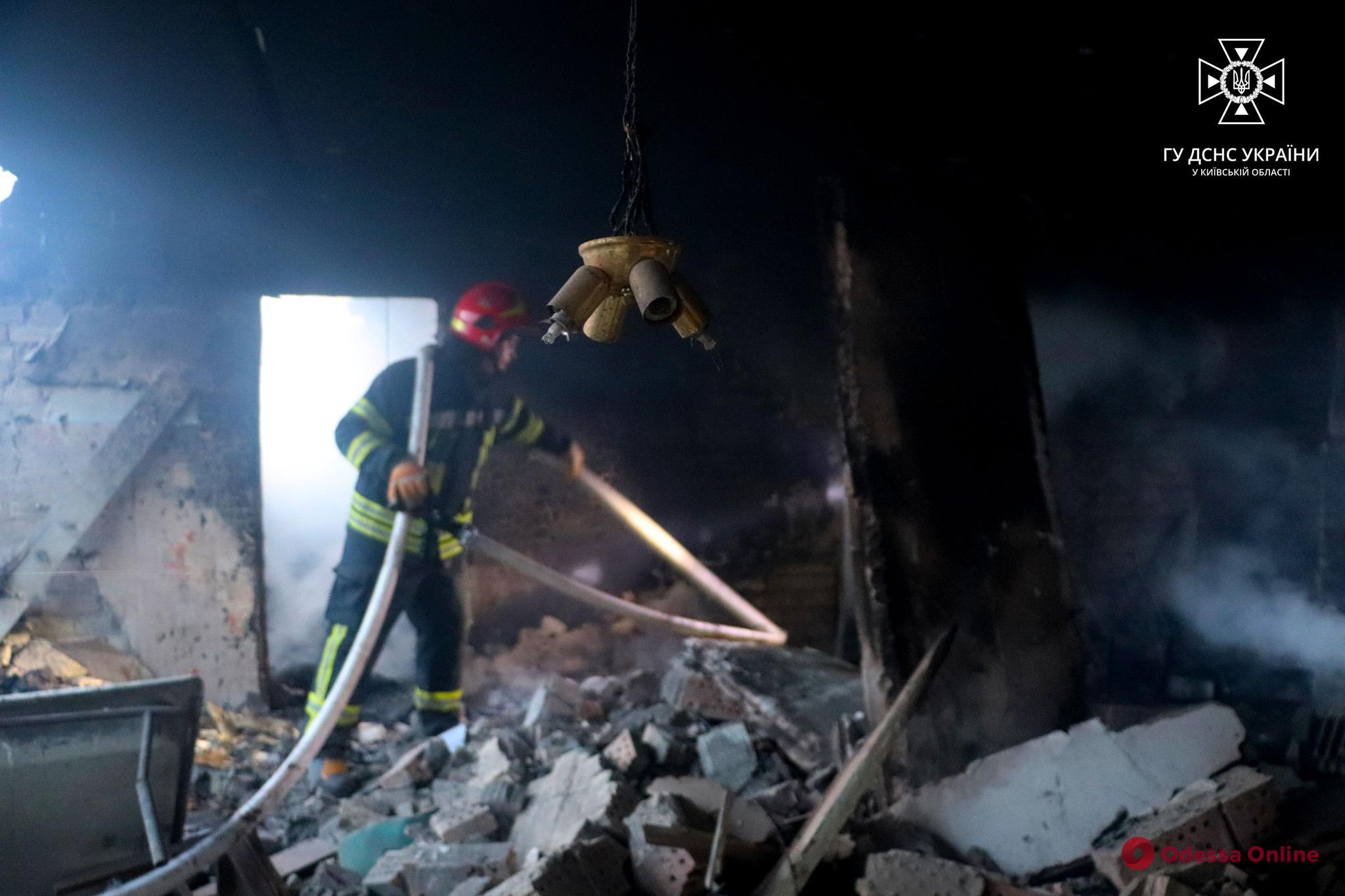 Число погибших в результате удара россиян по общежитию в Киевской области возросло до девяти