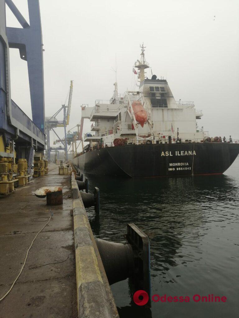 З портів Одещини вийшли три судна із зерном для країн Азії