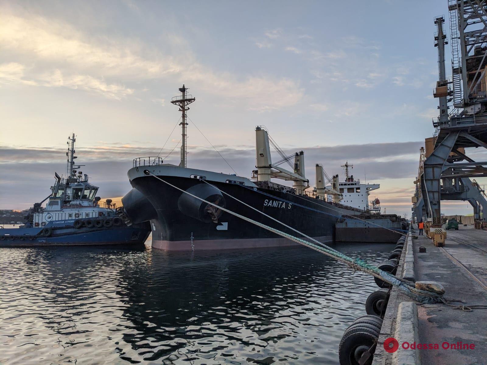 Из портов Одесской области вышли еще 6 судов с украинским продовольствием