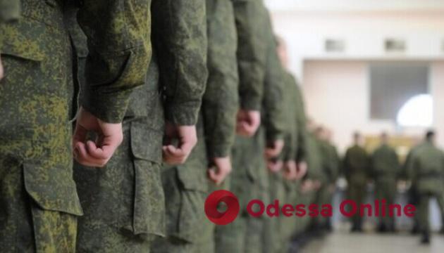 На Луганщині окупанти намагаються приховати за військовими навчаннями тотальну мобілізацію