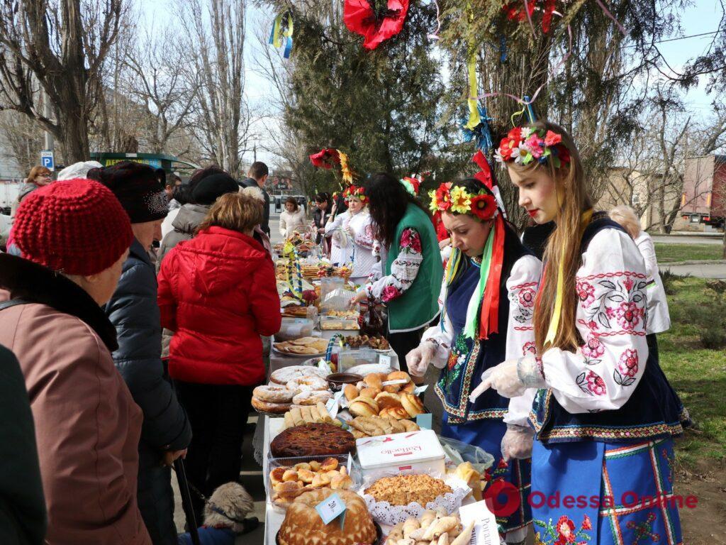 Одесские медики на благотворительной ярмарке собрали 58 тысяч гривен для ВСУ (фото)