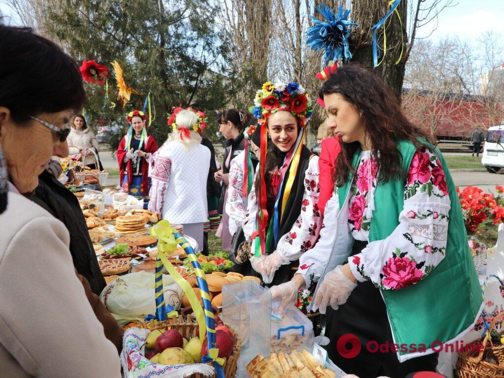 Одесские медики на благотворительной ярмарке собрали 58 тысяч гривен для ВСУ (фото)