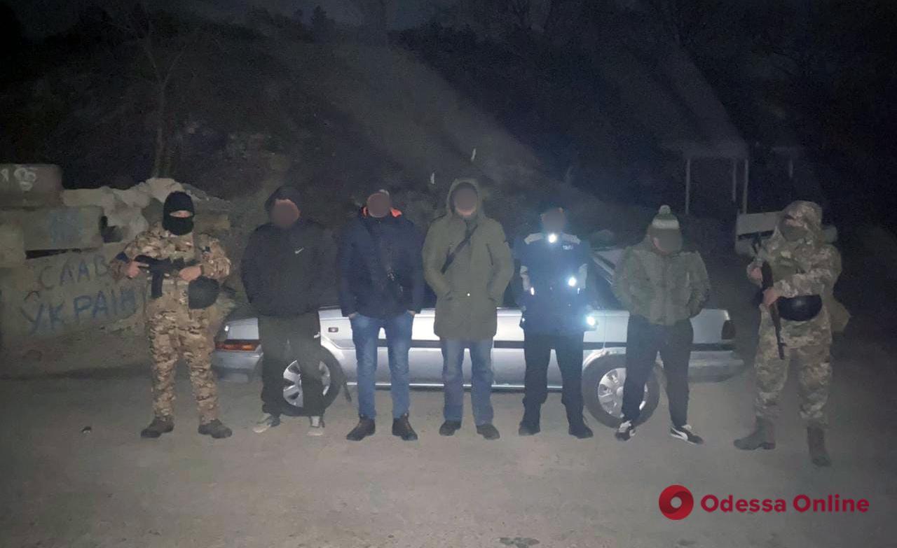 В Одесской области на границе задержали четверых уклонистов и перевозчика