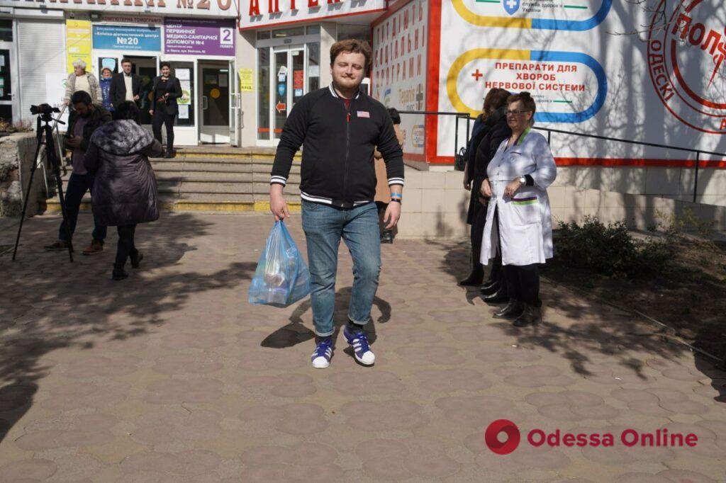 Пекли и жарили для ВСУ: в Одессе прошла благотворительная ярмарка (фоторепортаж)