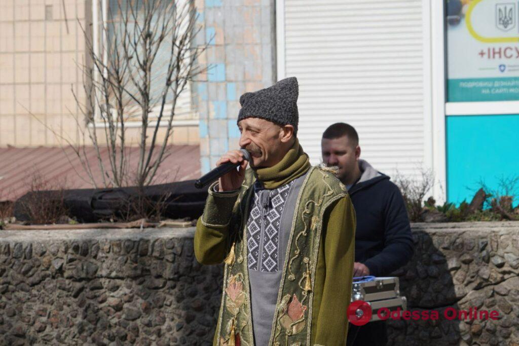Пекли и жарили для ВСУ: в Одессе прошла благотворительная ярмарка (фоторепортаж)