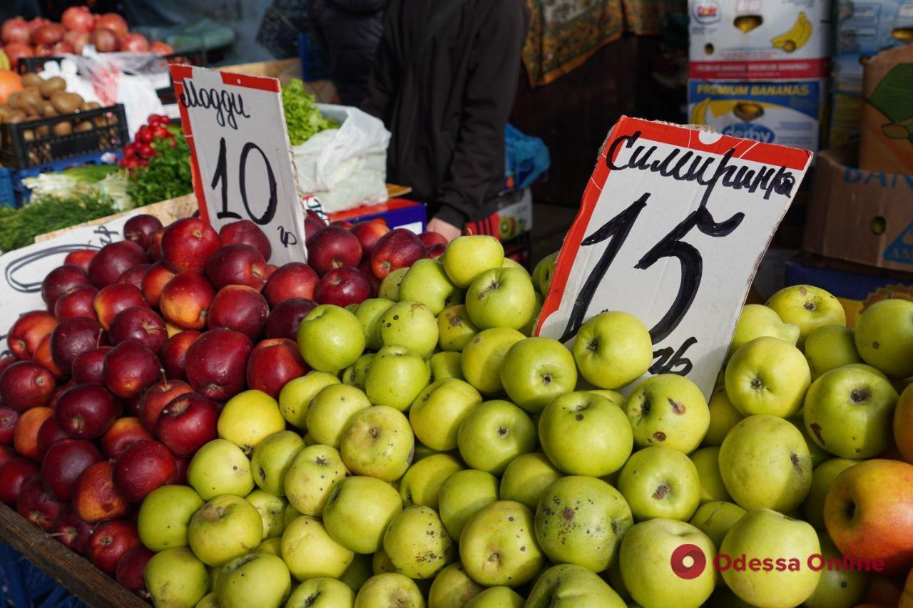 Печериці, яблука та биток: суботні ціни на одеському “Привозі”
