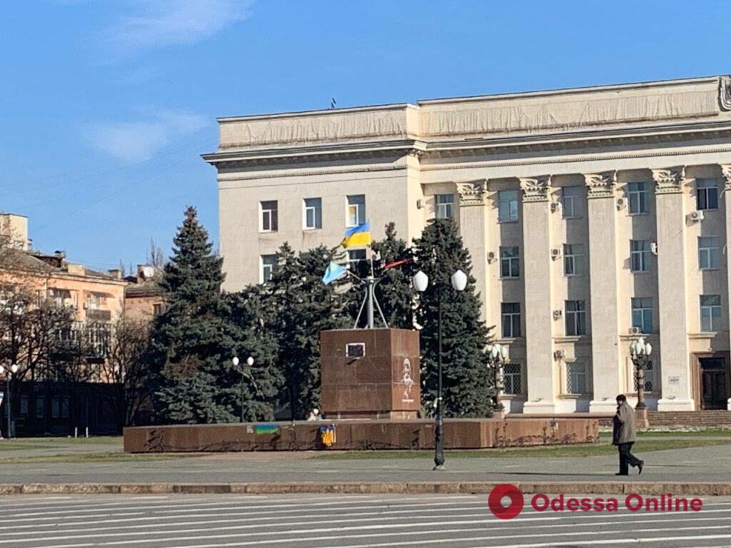 Херсон сьогодні: скалічений обстрілами, але незламний і вільний (фоторепортаж)