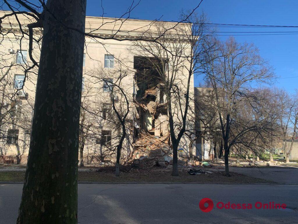 Херсон сьогодні: скалічений обстрілами, але незламний і вільний (фоторепортаж)