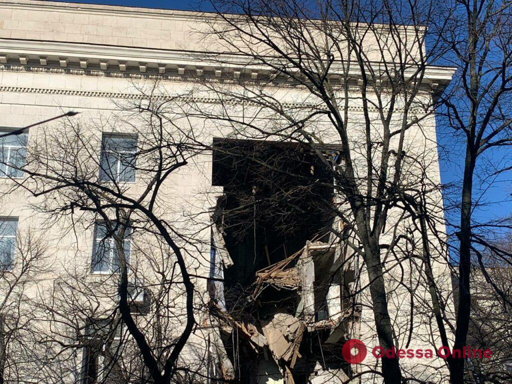 Херсон сьогодні: скалічений обстрілами, але незламний і вільний (фоторепортаж)