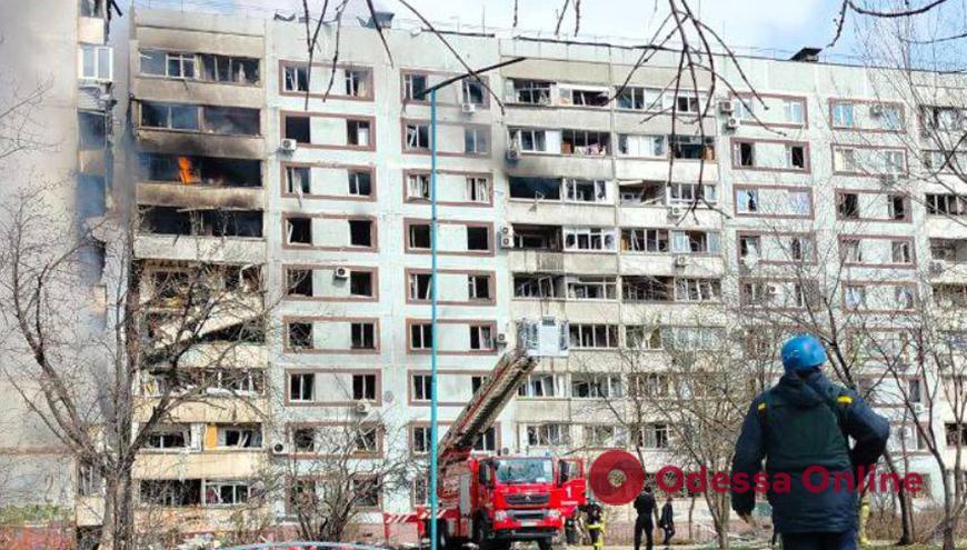 Россияне обстреляли Запорожье, есть попадание в жилую многоэтажку
