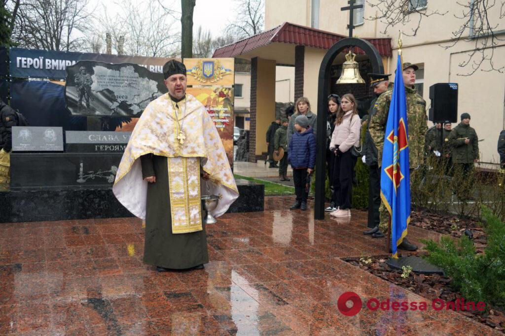«Якщо буде потрібно — перевернемо світ»: в Одесі відкрили меморіал пам’яті загиблих військовослужбовців