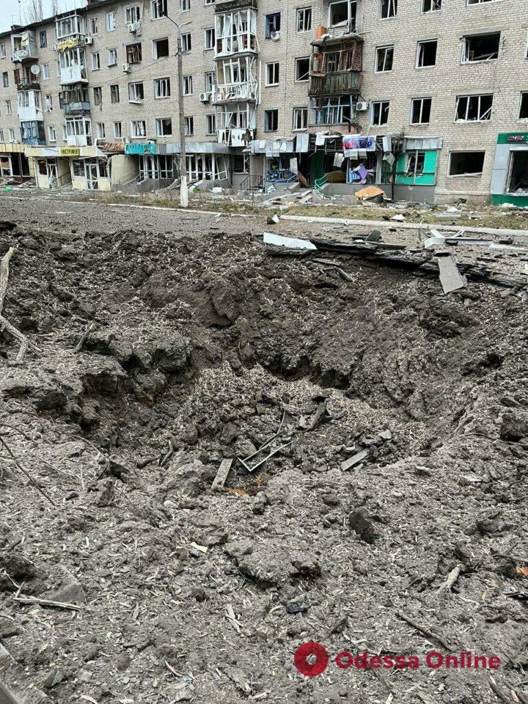 Рашисты нанесли авиаудар по Авдеевке, разрушив детский сад