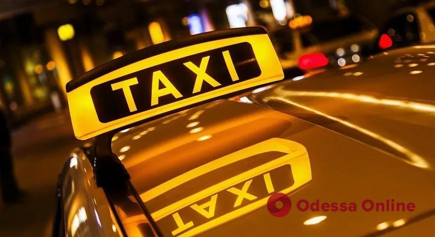 В Одесі 18-річна дівчина пограбувала таксиста