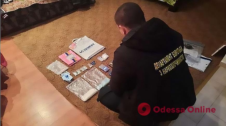 У девушки-накодилера из Черноморска изъяли наркотики на полмиллиона гривен
