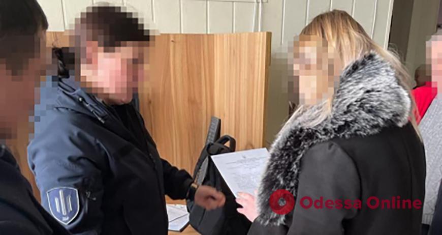 Одесса: правоохранитель украла шесть тысяч долларов из вещдоков