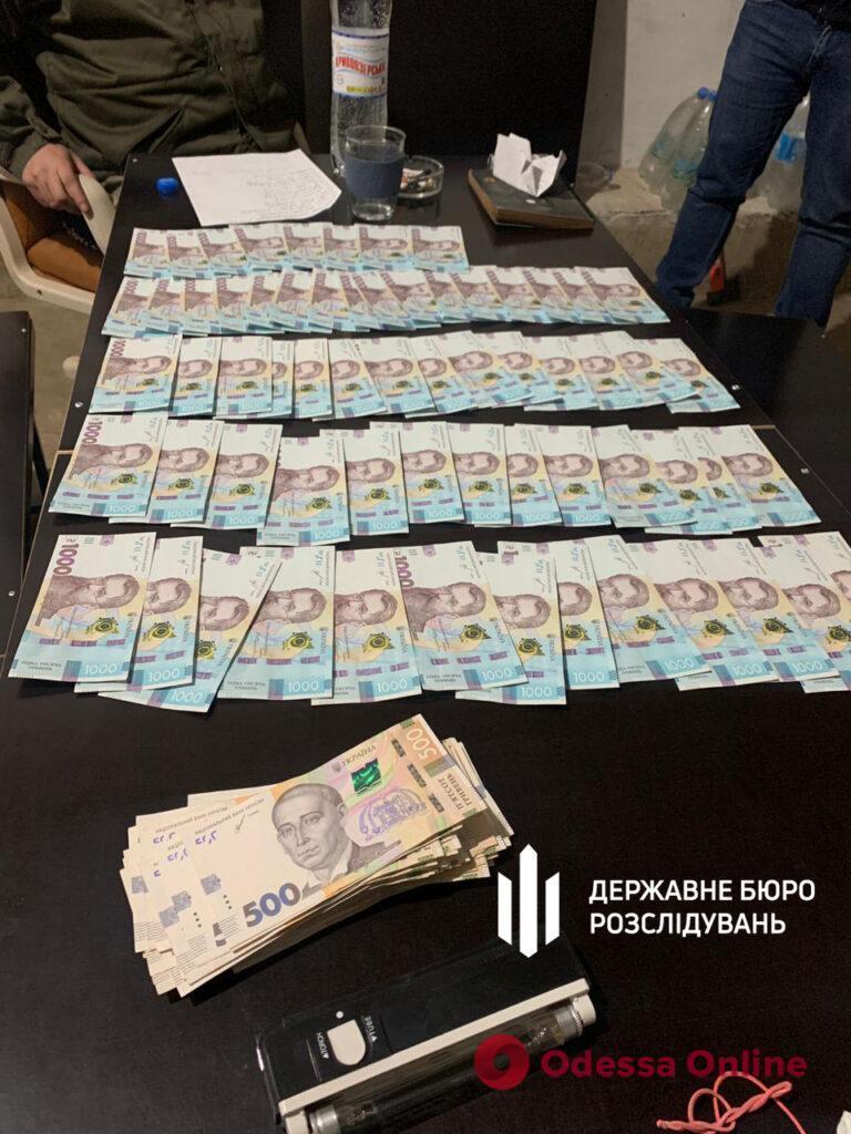 В Одесской области замкомандира воинской части вымогал 120 тыс. гривен у подчиненного