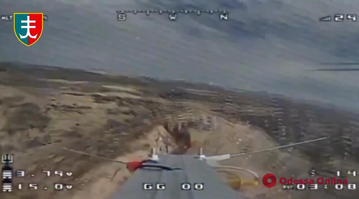 Одесские морпехи опубликовали видео уничтожения дроном вражеского наблюдательного пункта