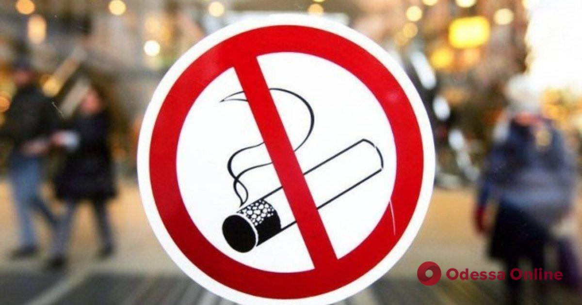 В Украине снова будут контролировать запрет на курение в кафе и барах