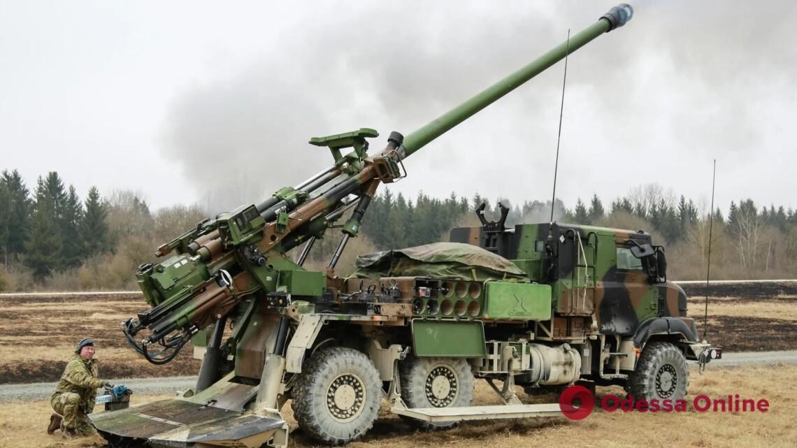 Украинские артиллеристы завершили обучение на САУ Caesar в Дании