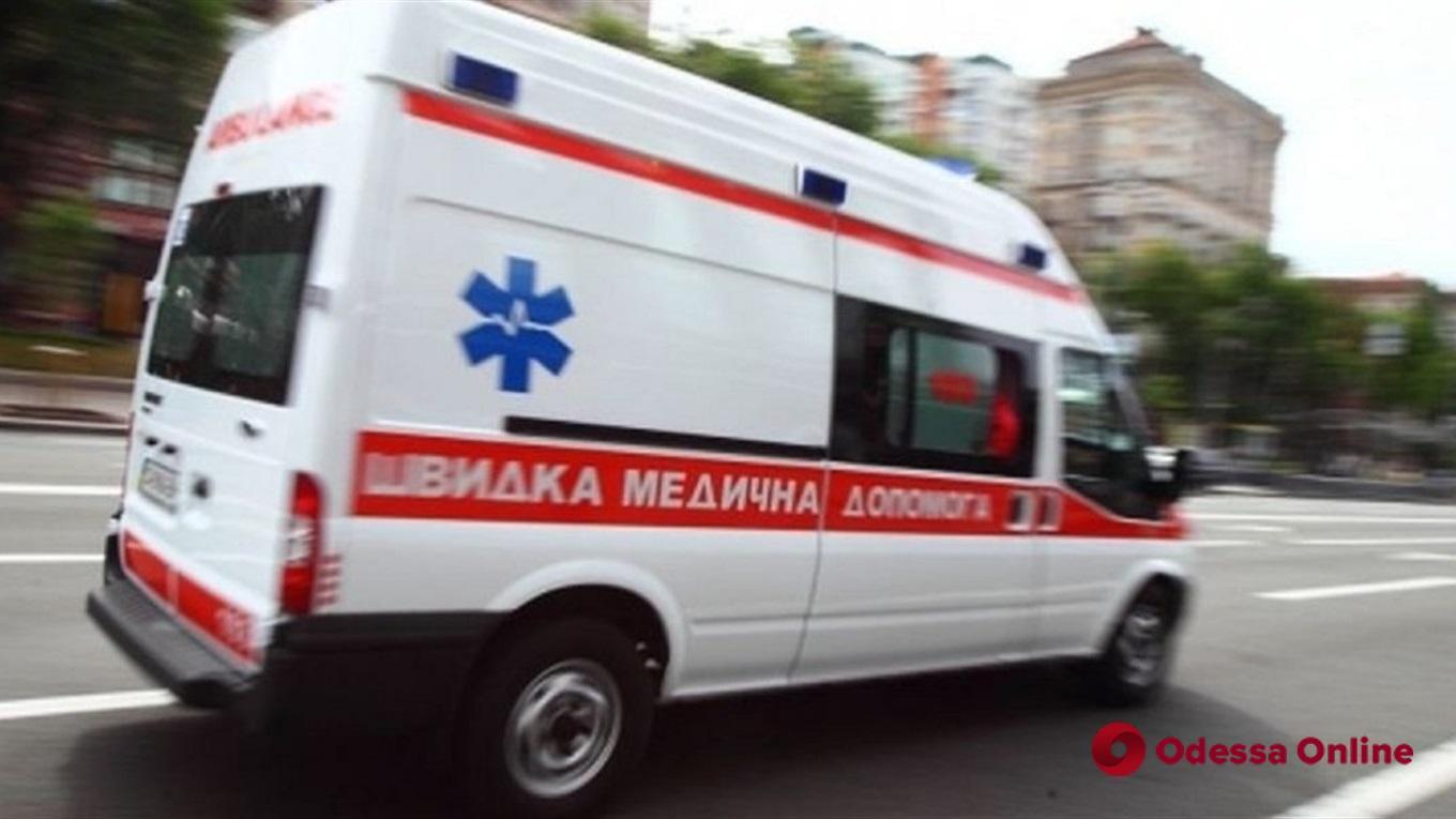 На трассе Киев-Одесса столкнулись грузовик и легковушка — пострадали два человека