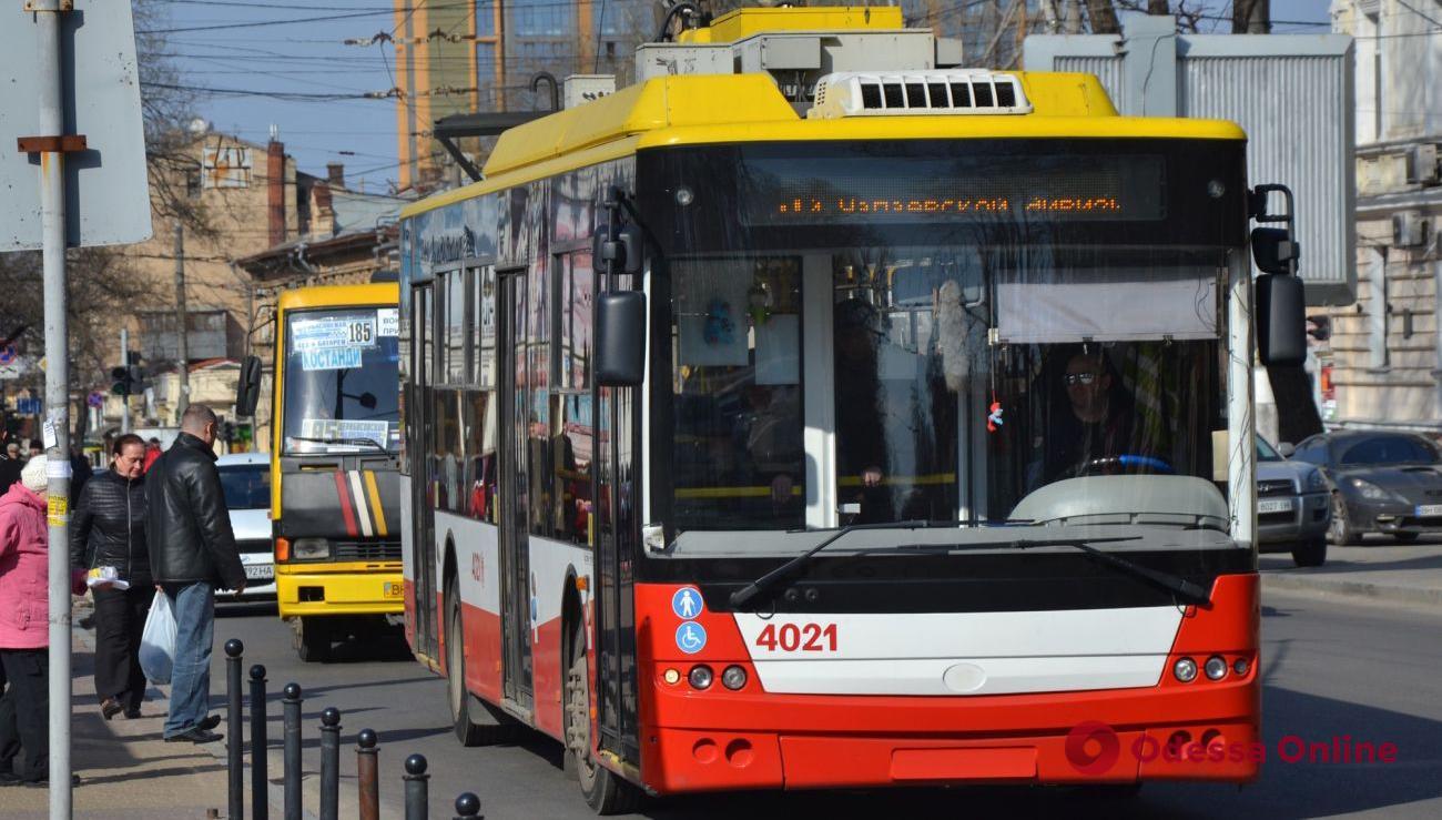В Одессе из-за аварии трамваи и троллейбусы сменили маршруты