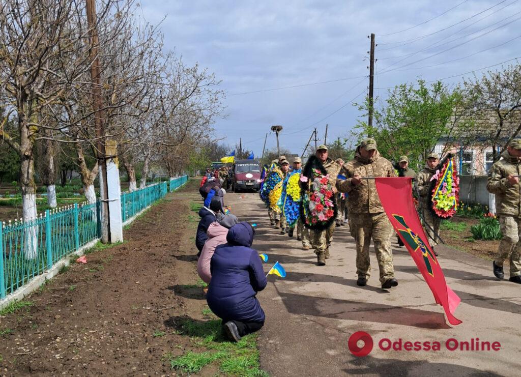 Одеська область: рідне село на колінах зустріло загиблого героя