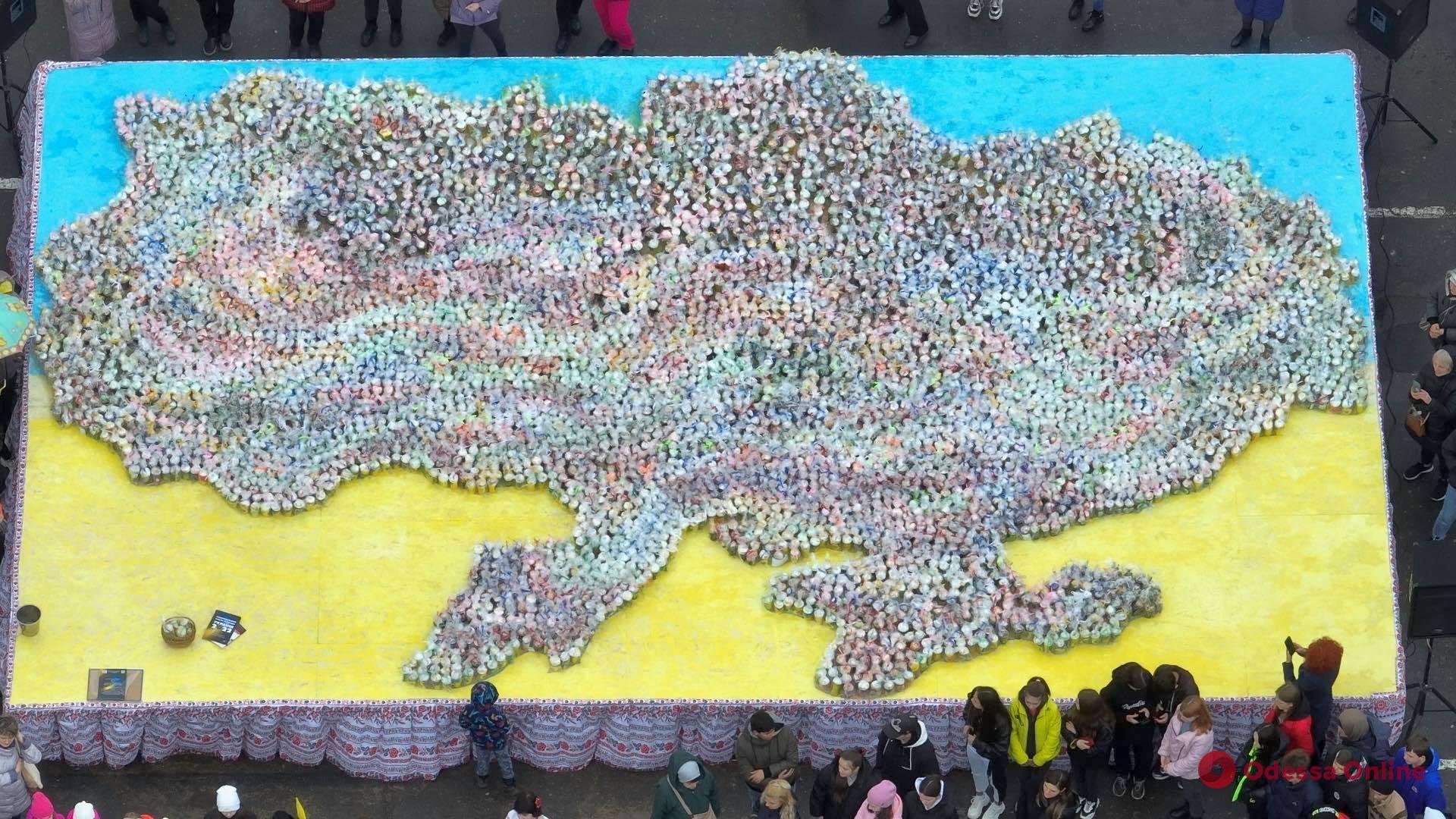 Национальный рекорд: в Одесской области создали самую большую карту Украины из поясов