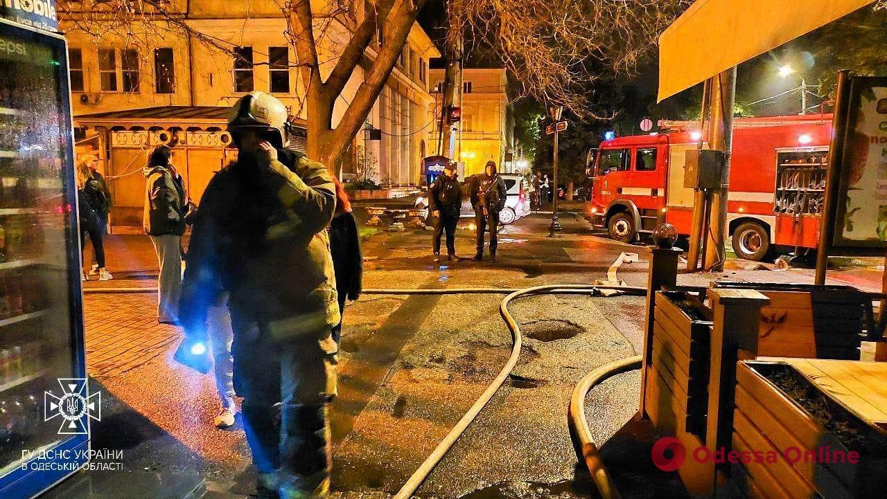 В ГСЧС назвали причину пожара в сэндвич-баре в центре Одессы (фото)