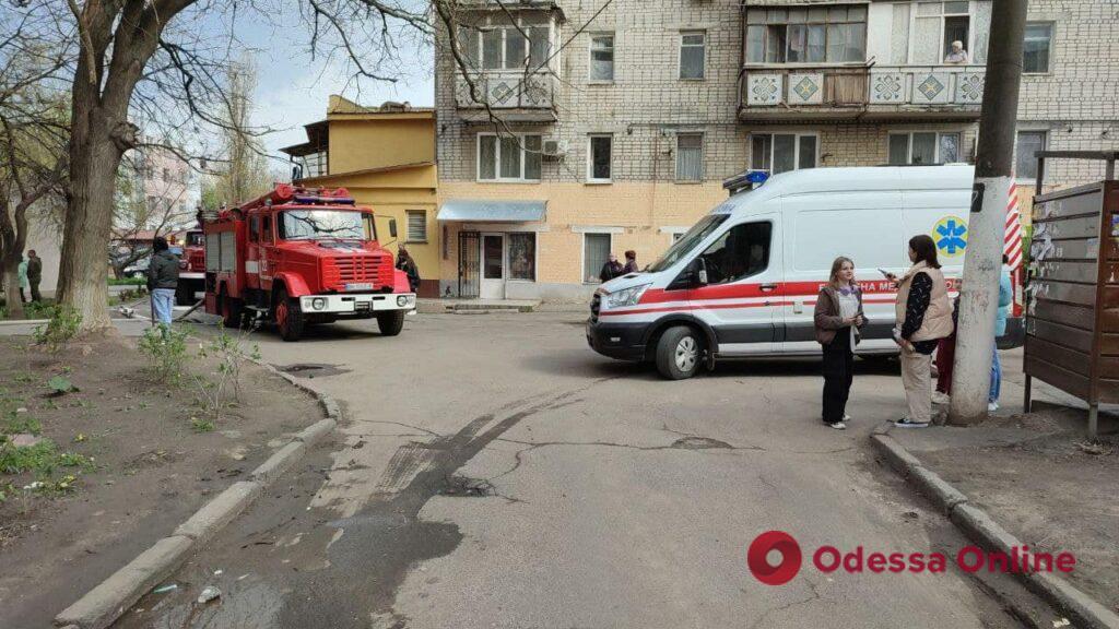 В Черноморске из-за неисправного холодильника произошел пожар в квартире 9-этажки